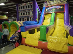 20250531 142732 1758127973 2-Piece Fun House Obstacle Course with Slide